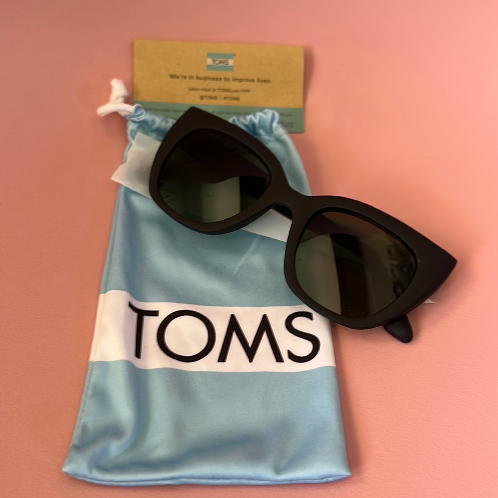 Toms Sydney Sunglasses Matte Black frame